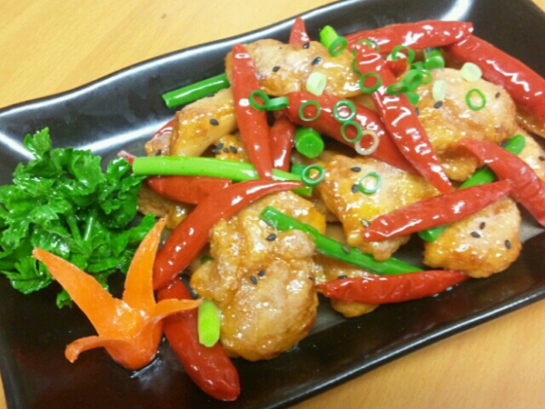から揚げと唐辛子炒め